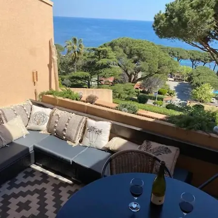 公寓 Magnifique Vue Mer, La Madrague. 圣马克西姆